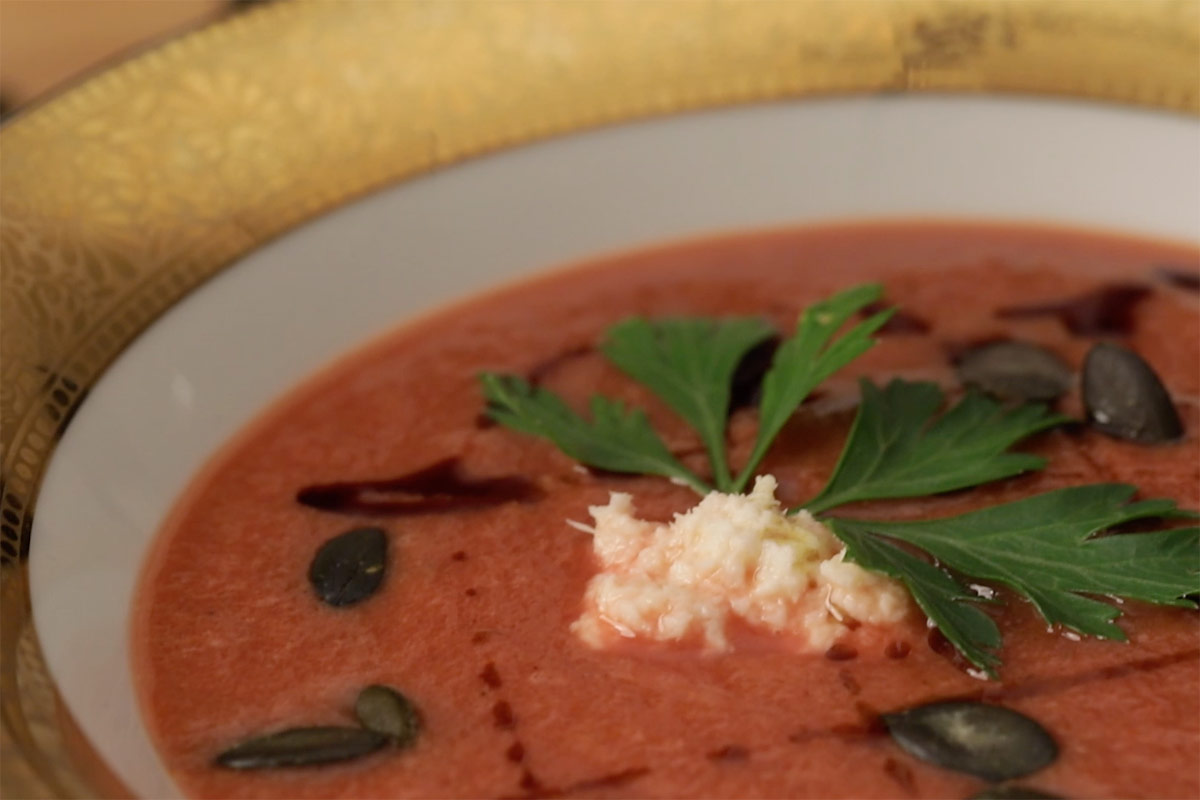 Rote-Bete-Süppchen mit veganem Rachenputzer Meerrettich
